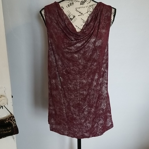 Burgundy and silver tank size L - Picture 1 of 3